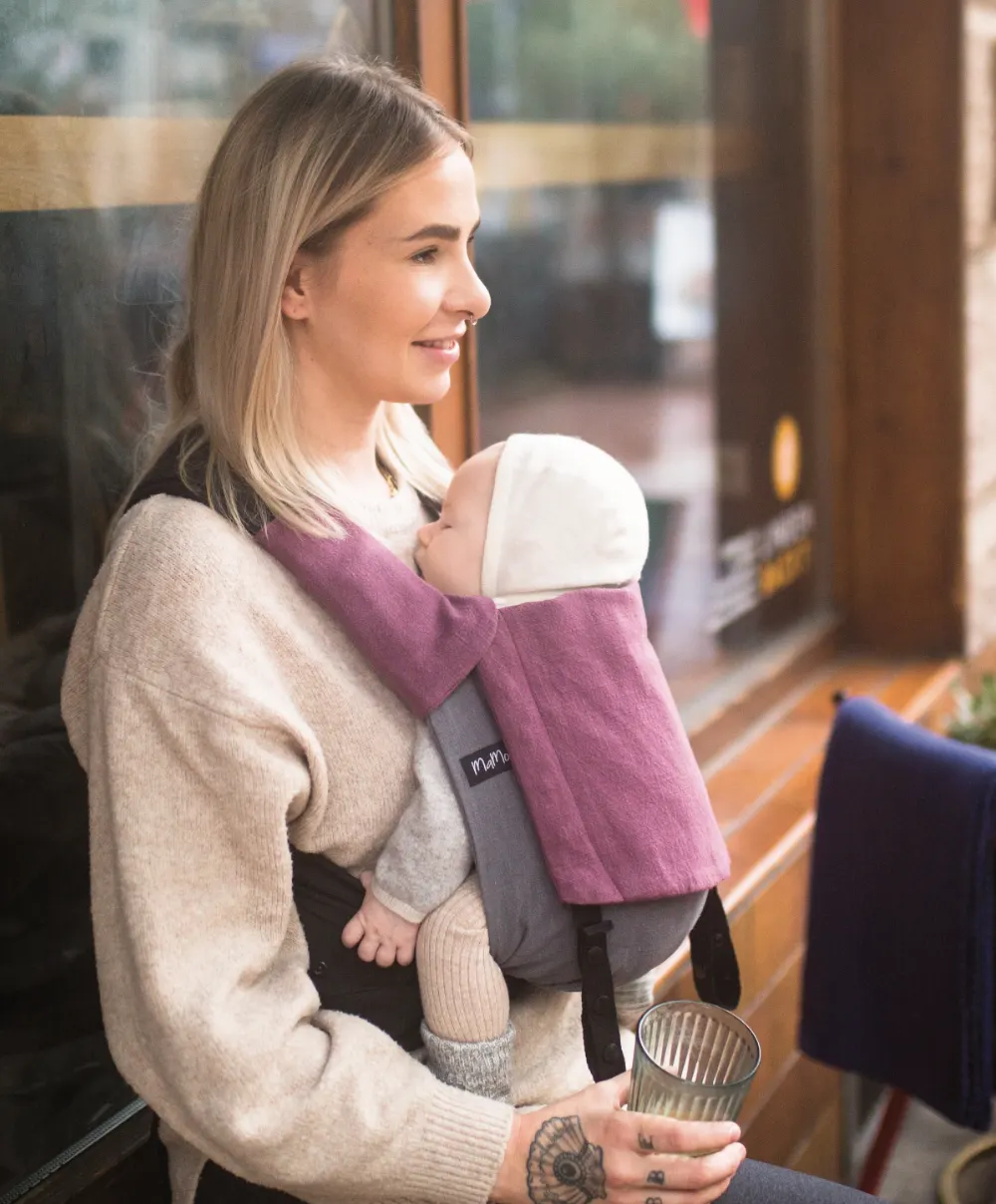 Neugeborenes in der MaMo Babytrage
