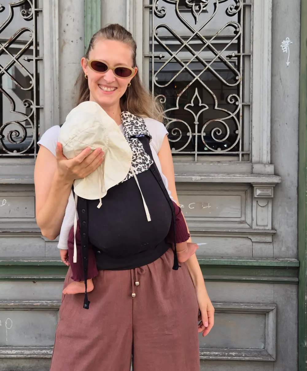Neugeborenes in der MaMo Babytrage
