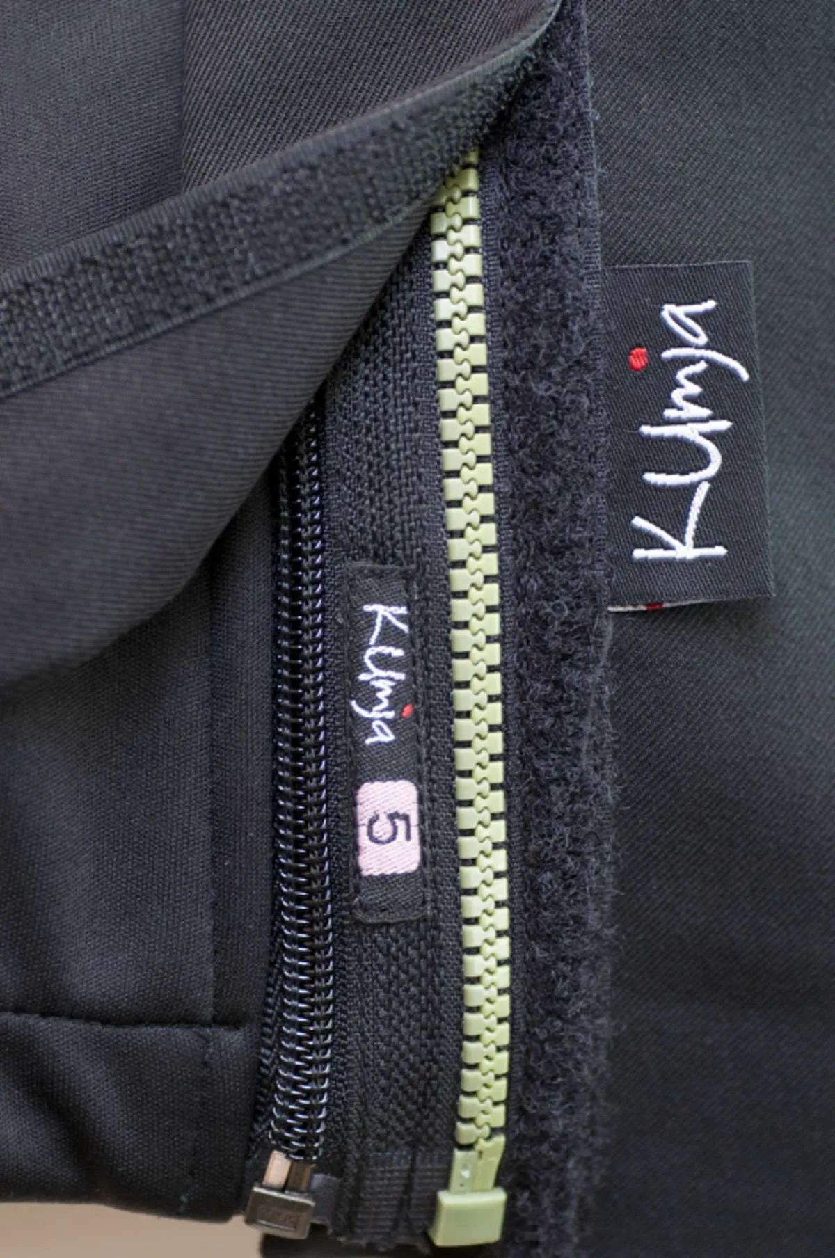 Adapter between jacket and Kumja